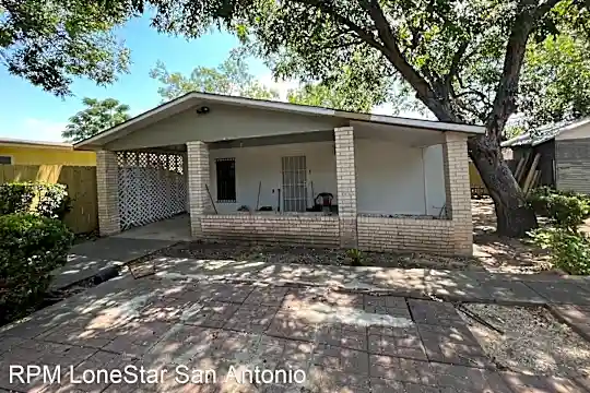 1226 NW 36th St Photo 1
