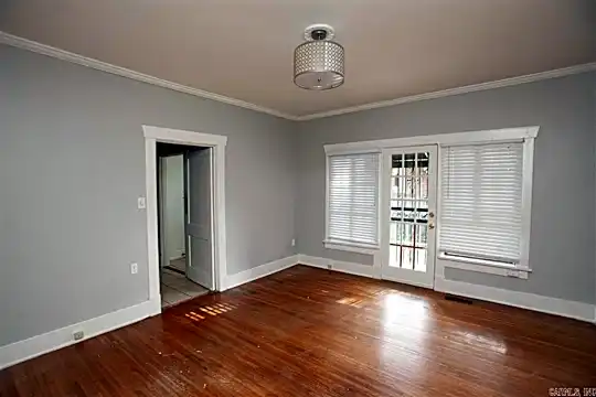 101 Fountain Ave Photo 2