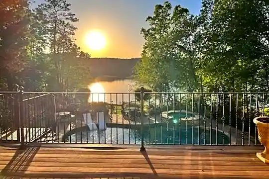 123 Darwish Dr Photo 2