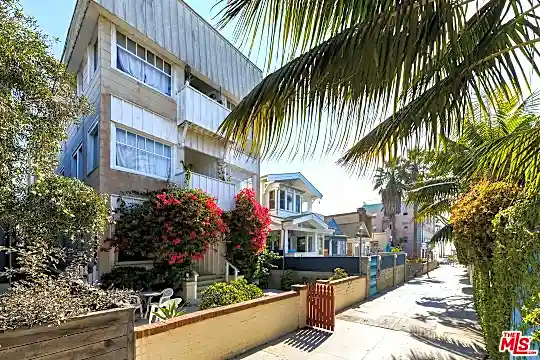 30 Dudley Ave #19 Photo 1