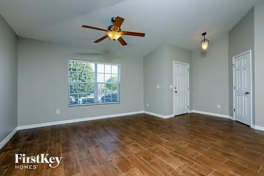 12816 Fish Ln Photo 2