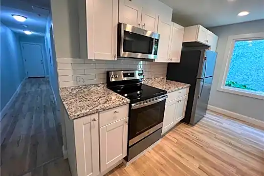 910 N Oliver Ave #6 Photo 1