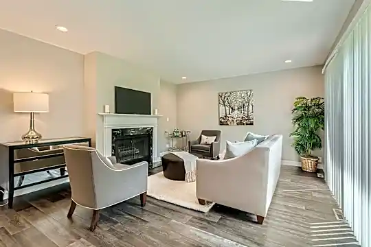 1240 Park Ave W #307 Photo 2