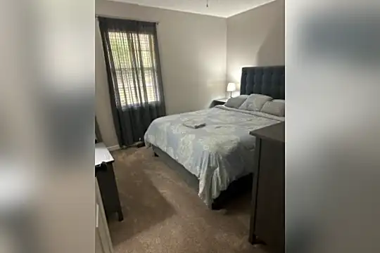 100 Greenwood Drive Photo 1