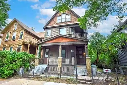 1140 E Hamilton St Photo 1