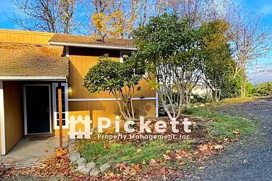 4619 Beach Dr E Photo 1
