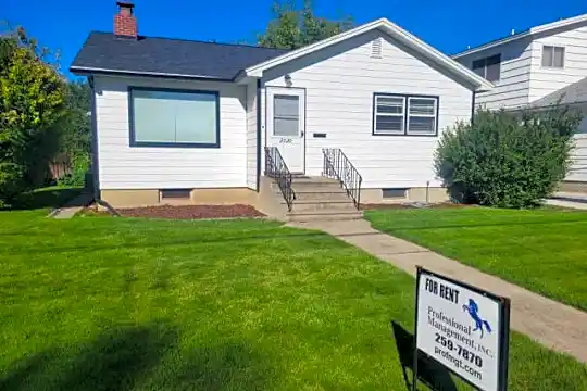 2020 13th St W Photo 1