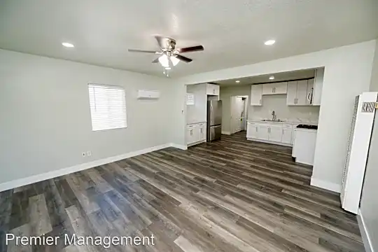 153 W Washington Ave Photo 1