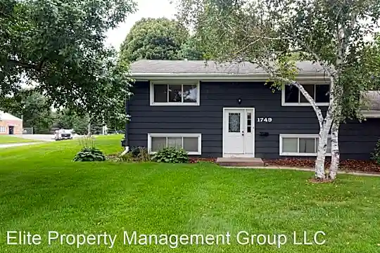 1749 Dixon Dr Photo 1
