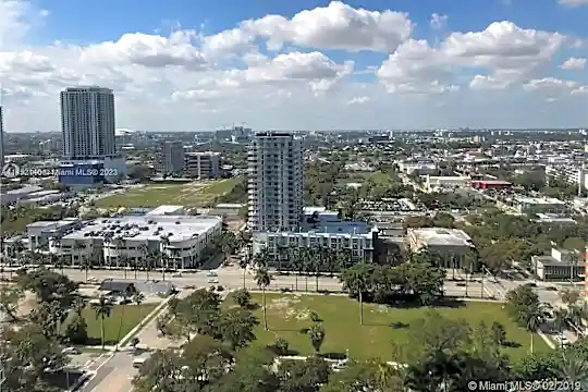 1800 N Bayshore Dr #3704 Photo 2