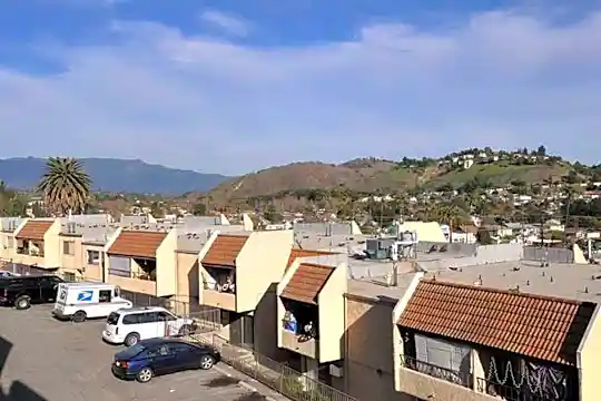 La Montana Apartments Photo 2