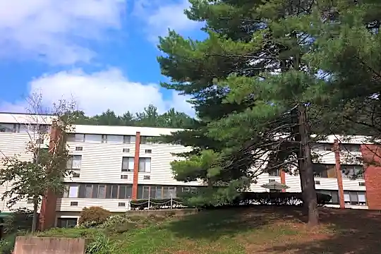 Flanders West Apartments Photo 1