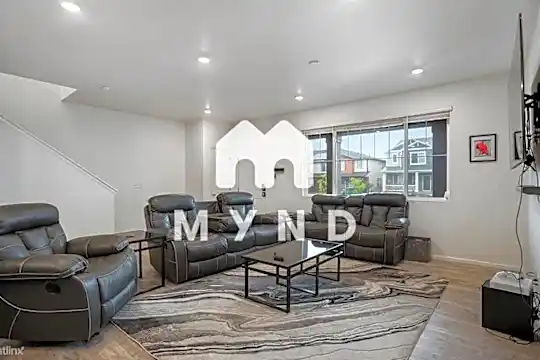 21656 E 59th Pl Photo 2
