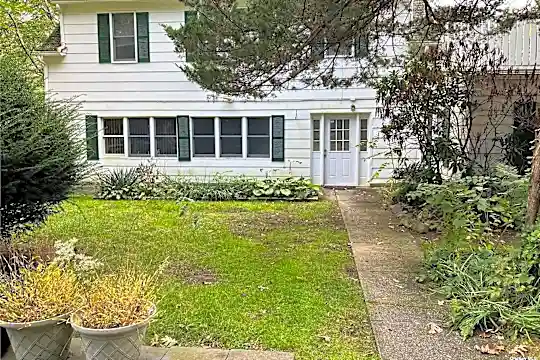 2350 Cedar Swamp Rd #1 Photo 2