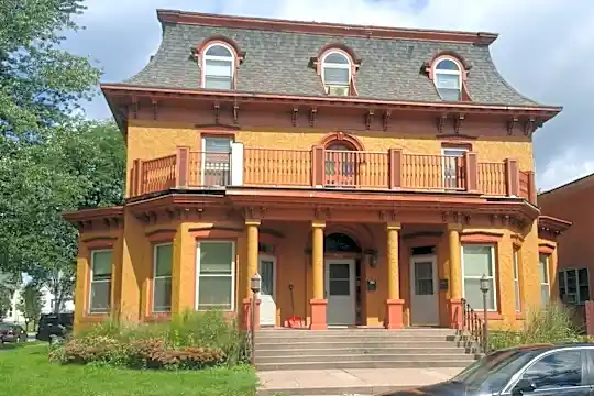 901 Main St