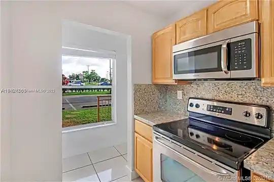 455 S Pine Island Rd #104C Photo 2