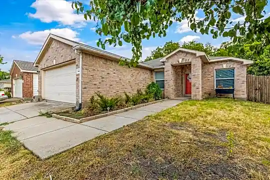 8610 Mountain Bluff Ln Photo 1