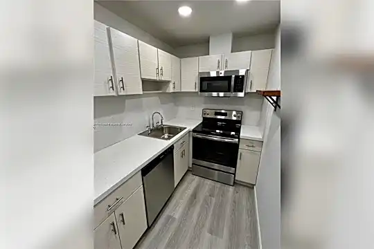 4719 NW 7th St #305-11 Photo 2