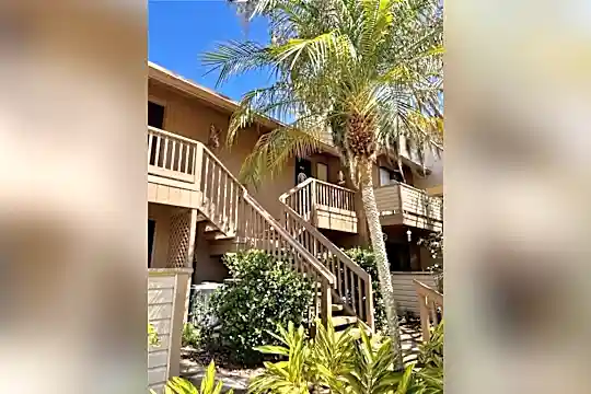 1647 Brookhouse Ct #246 Photo 1