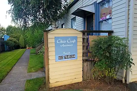 The Chris-Craft Apartments Photo 2