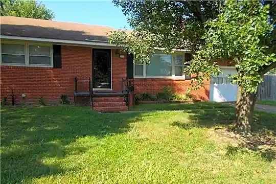 735 Milton Dr Photo 2