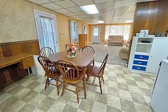 9460 Singleton Rd Photo 2