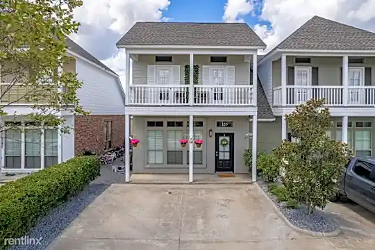 111 Jax Sq Photo 1