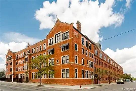 6533 E Jefferson Ave #39/124W Photo 1