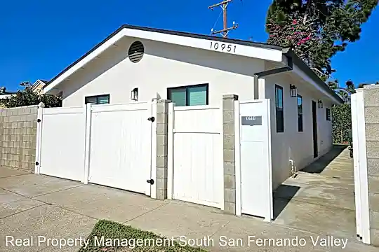 10951 Washington Blvd Photo 2