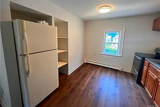 18 Davis Ave Photo 2