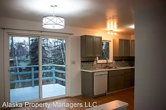 2031 Steeple Dr Photo 2