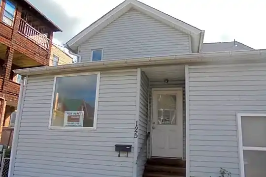 125 N Chestnut St Photo 2