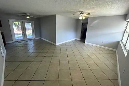 6293 57th Ave N Photo 2