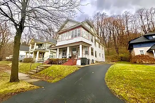 147 Stewart St Photo 1