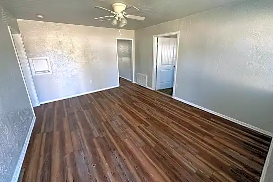 1712 NW Irwin Ave Photo 2