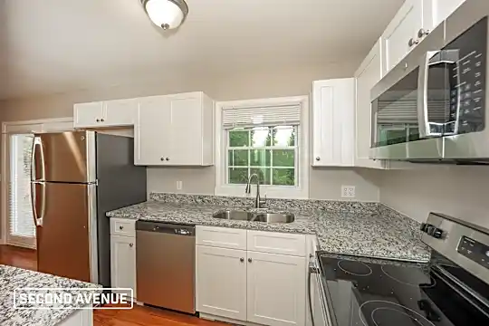 6552 Ardmoor Dr Photo 2