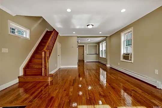 91-15 218th Pl Photo 2