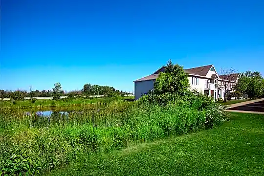 River Club Apartments Photo 2