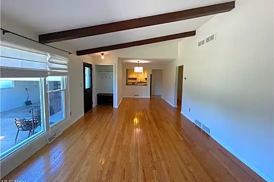 18467 Bonnie Ln Photo 2