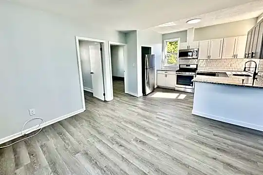 27 E 46th St #4 Photo 2