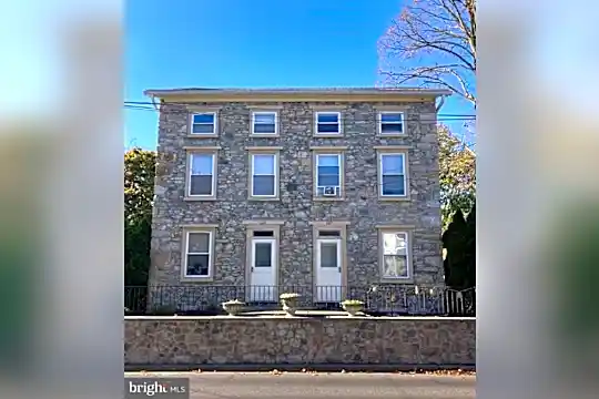 667 Easton Rd Photo 1