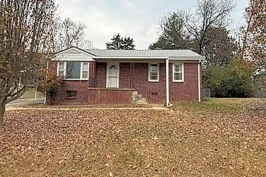 24 Greenway St Photo 1