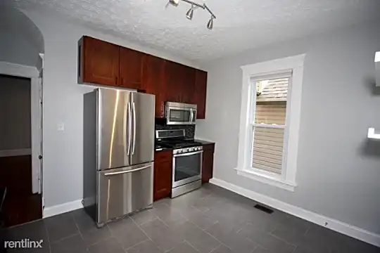 1177 Oregon Ave Photo 2