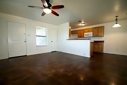8111 Doreen Ave Photo 1