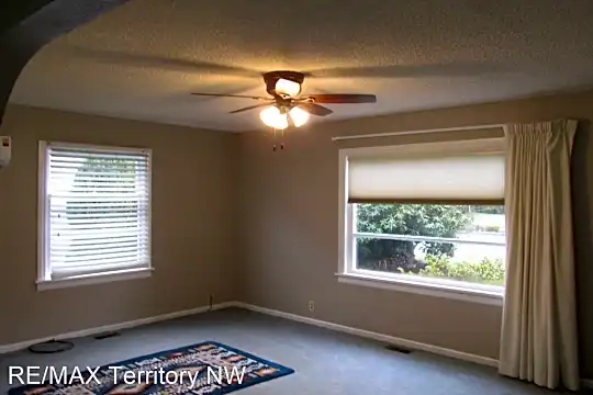 1324 E Fairhaven Ave Photo 2