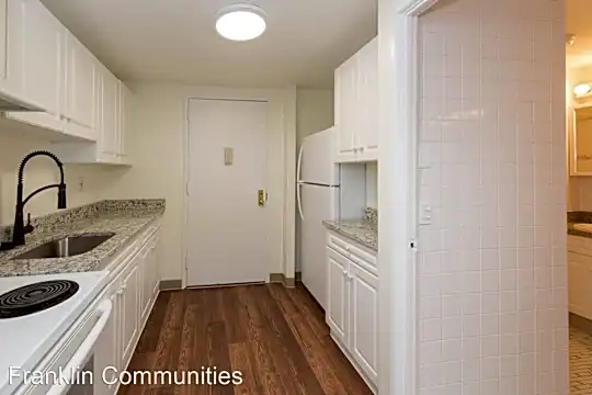 1199 Whitney Avenue Photo 2