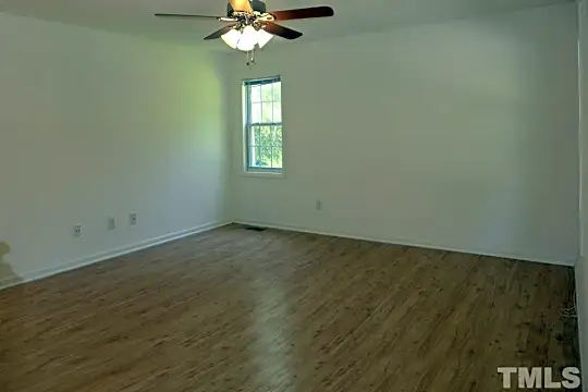 304 Davie Rd Photo 2