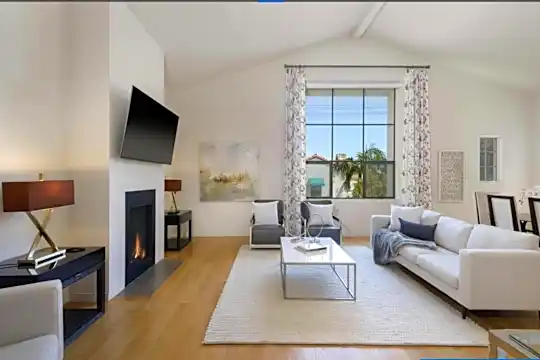 401 Chapala St #222 Photo 2