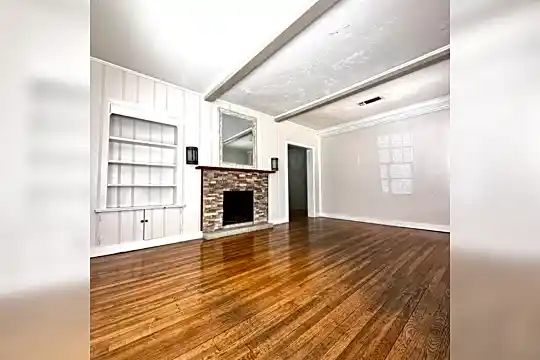 2624 20th St Photo 2