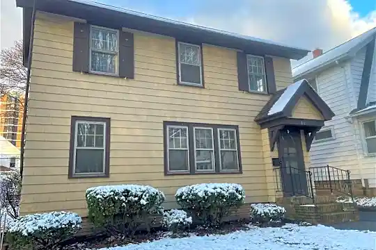 46 Raleigh St Photo 2